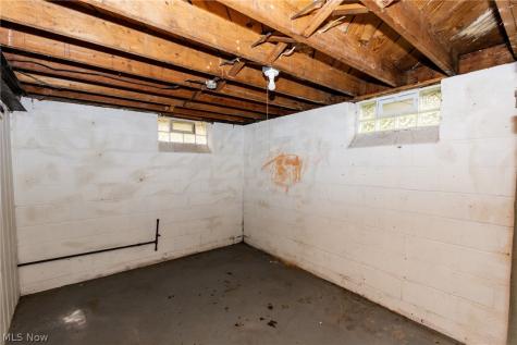 16906 Holly Hill Drive Cleveland OH 44128