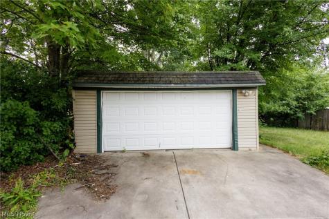 16906 Holly Hill Drive Cleveland OH 44128