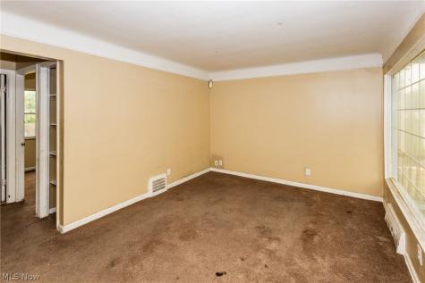 16906 Holly Hill Drive Cleveland OH 44128