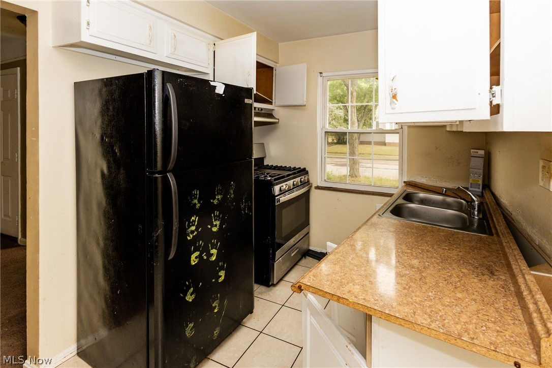 16906 Holly Hill Drive Cleveland OH 44128