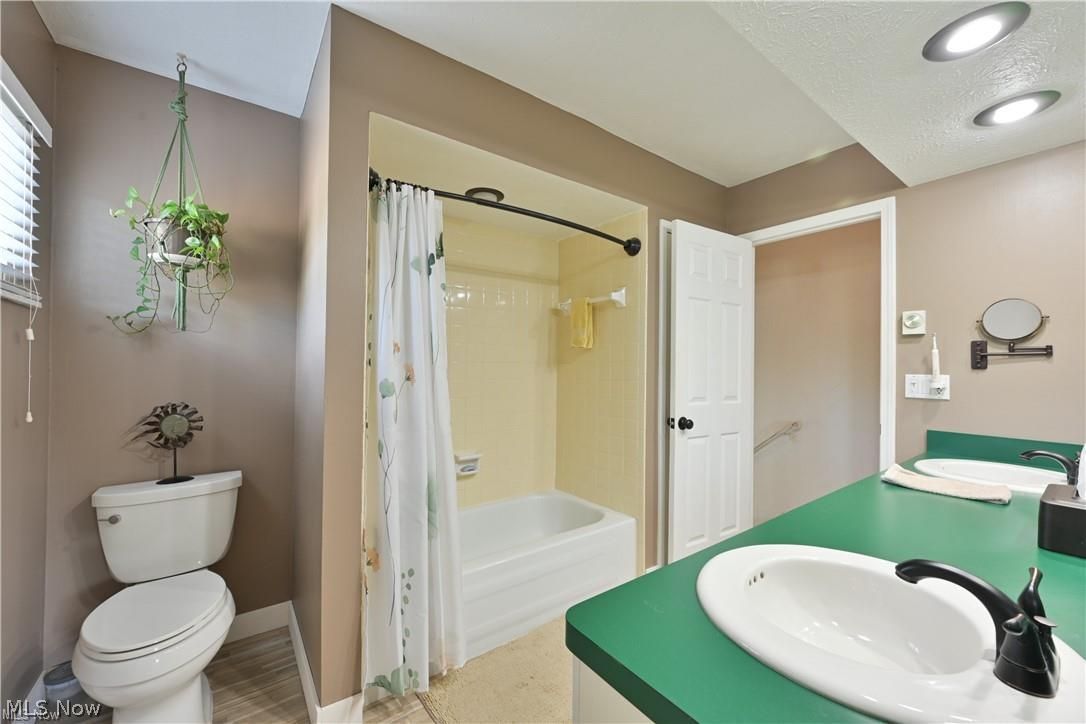 35319 Downing Avenue North Ridgeville OH 44039
