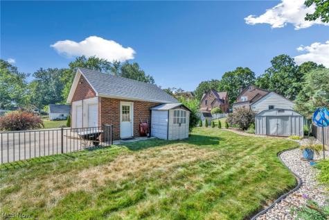 1036 Bennington Avenue NE Massillon OH 44646