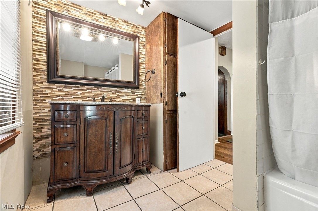 1953 Lawn Avenue Lowellville OH 44436