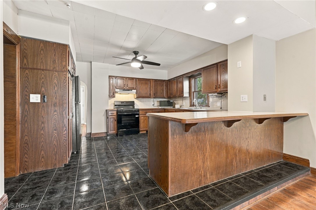 1953 Lawn Avenue Lowellville OH 44436