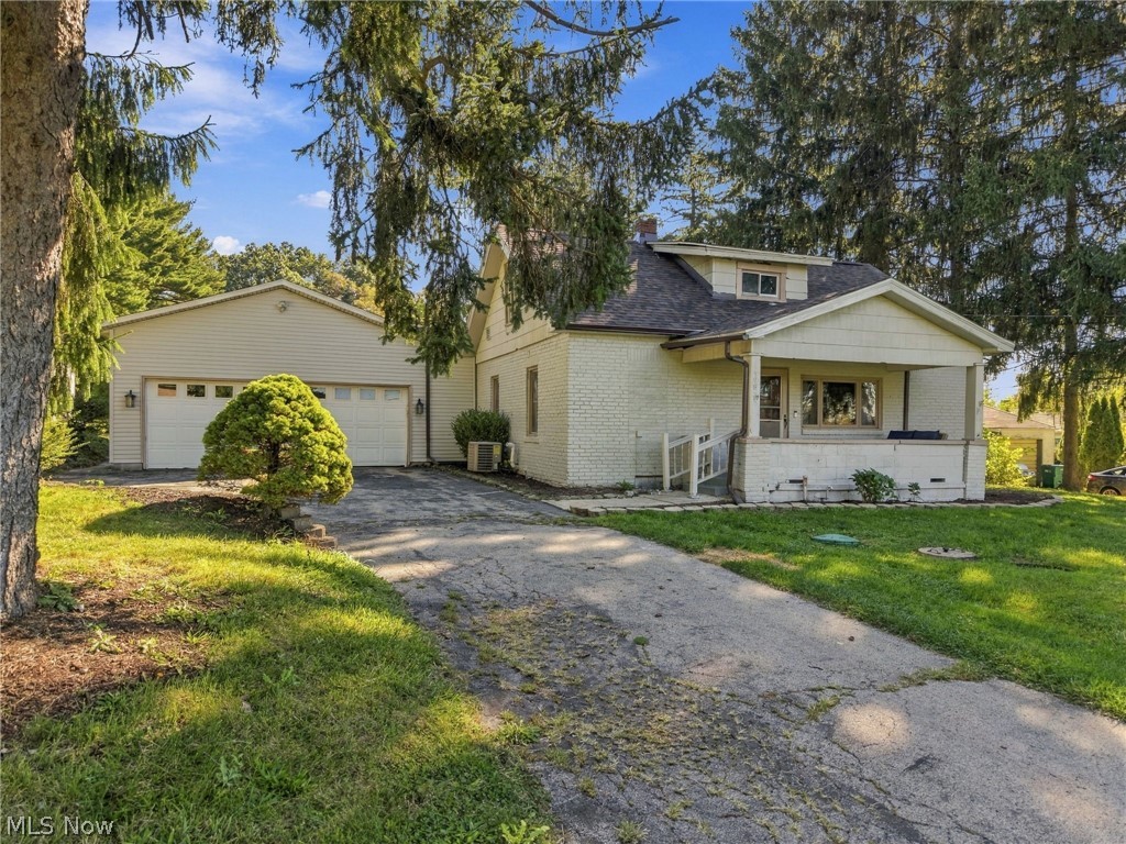 1953 Lawn Avenue Lowellville OH 44436