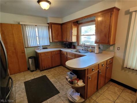 6048 Pearl Road Parma Heights OH 44130