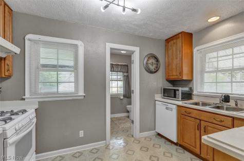 148 Brandtson Avenue Elyria OH 44035