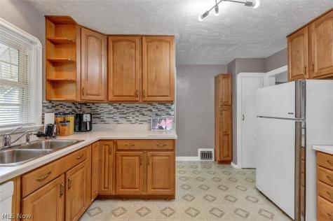 148 Brandtson Avenue Elyria OH 44035