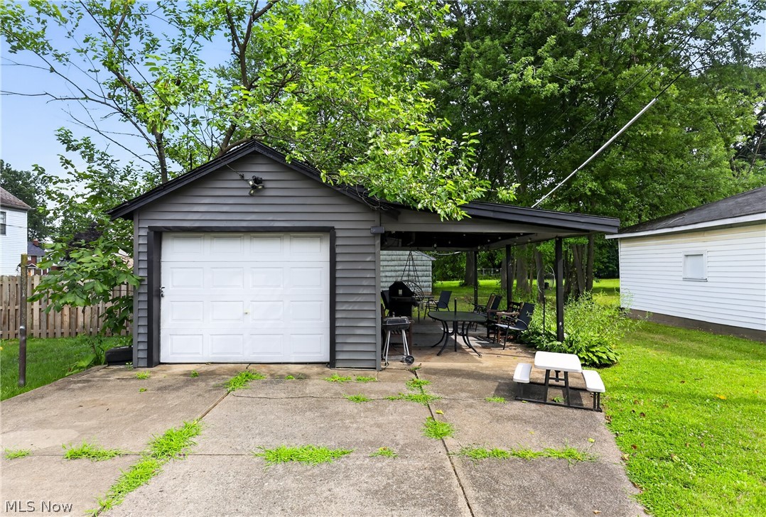 1529 Longfellow Court NE Warren OH 44483