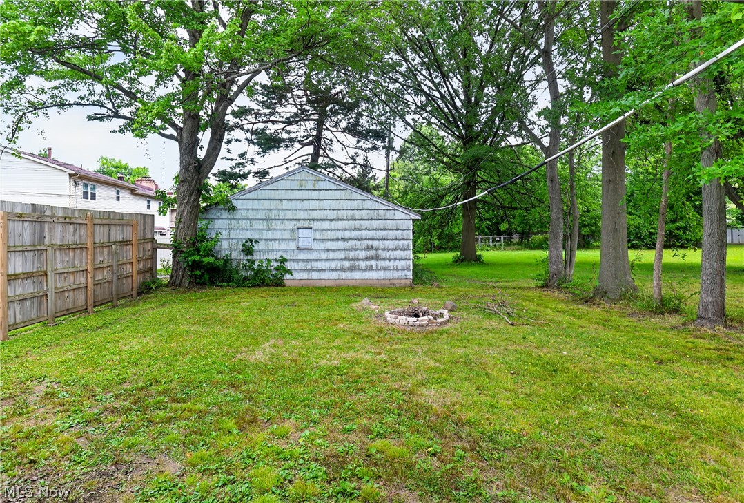 1529 Longfellow Court NE Warren OH 44483