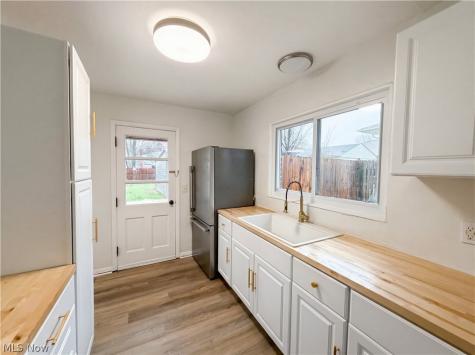 4506 Silverdale Road North Olmsted OH 44070