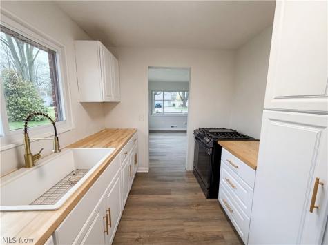 4506 Silverdale Road North Olmsted OH 44070