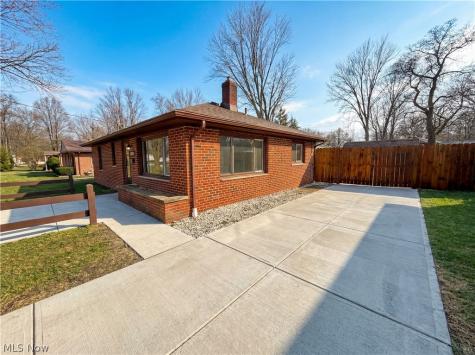 4506 Silverdale Road North Olmsted OH 44070