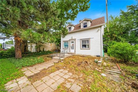 2137 Brown Road Lakewood OH 44107