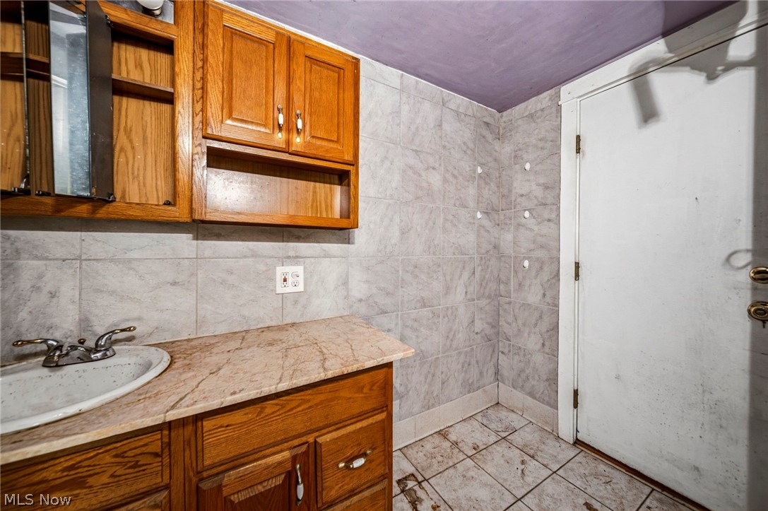 2137 Brown Road Lakewood OH 44107