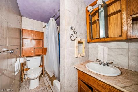 2137 Brown Road Lakewood OH 44107