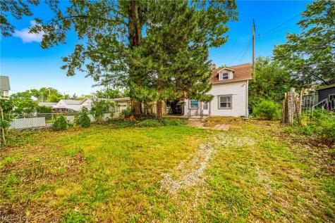 2137 Brown Road Lakewood OH 44107