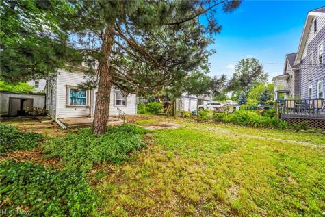 2137 Brown Road Lakewood OH 44107