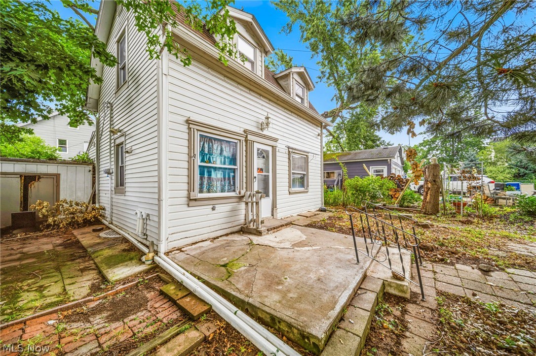 2137 Brown Road Lakewood OH 44107