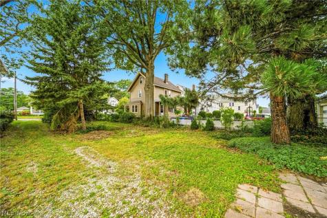 2137 Brown Road Lakewood OH 44107