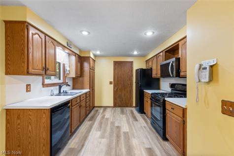 3681 Mariwood Avenue NW Massillon OH 44646