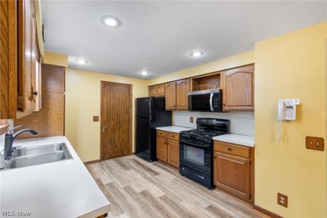 3681 Mariwood Avenue NW Massillon OH 44646