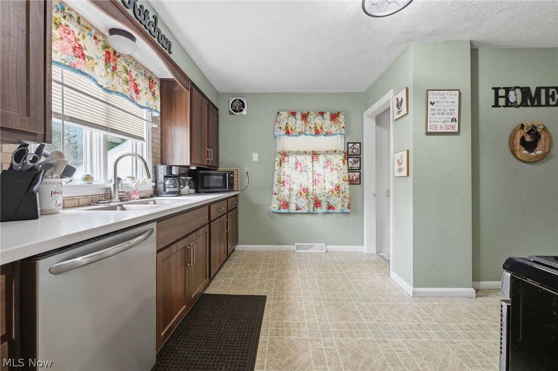 369 E 46th Street Lorain OH 44052