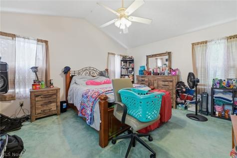 369 E 46th Street Lorain OH 44052
