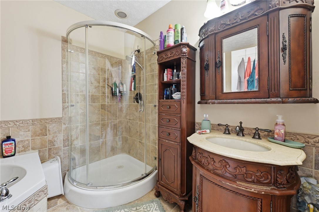 369 E 46th Street Lorain OH 44052