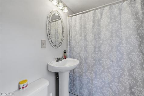 369 E 46th Street Lorain OH 44052