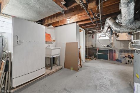 369 E 46th Street Lorain OH 44052