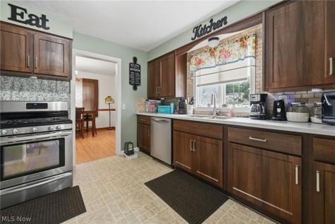 369 E 46th Street Lorain OH 44052