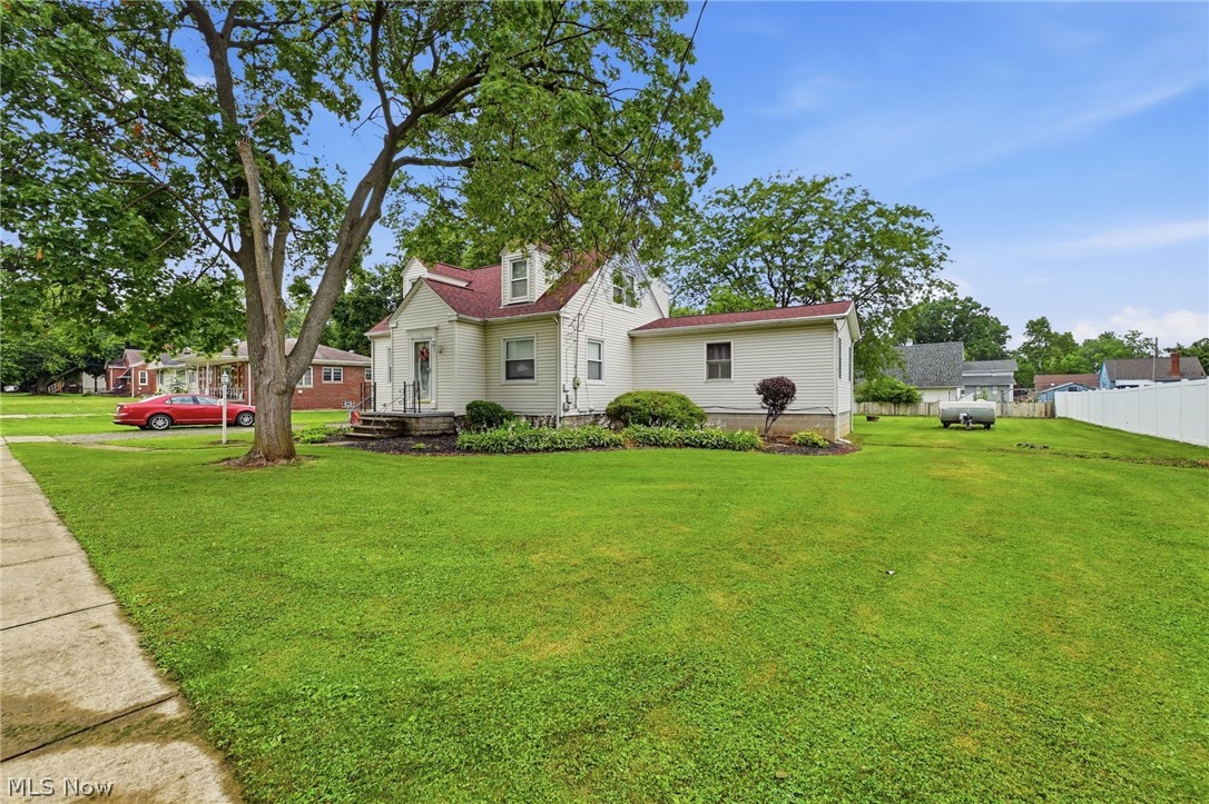 369 E 46th Street Lorain OH 44052