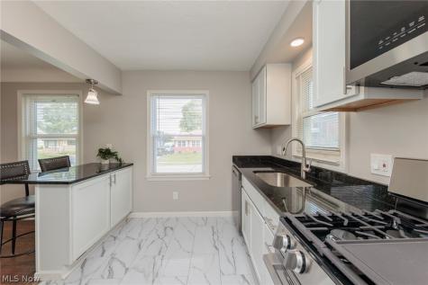 3707 Longwood Avenue Parma OH 44134