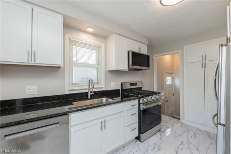 3707 Longwood Avenue Parma OH 44134