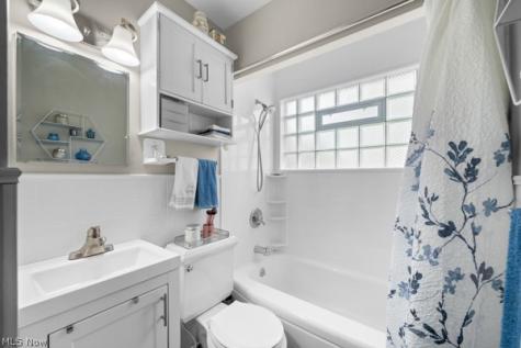 4052 W 223rd Street Fairview Park OH 44126