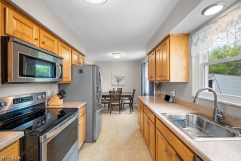 4052 W 223rd Street Fairview Park OH 44126