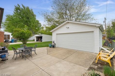 4052 W 223rd Street Fairview Park OH 44126