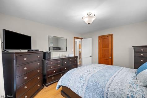 4052 W 223rd Street Fairview Park OH 44126