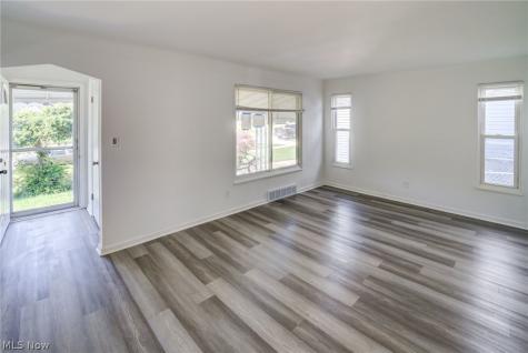 5410 Renwood Drive Parma OH 44129