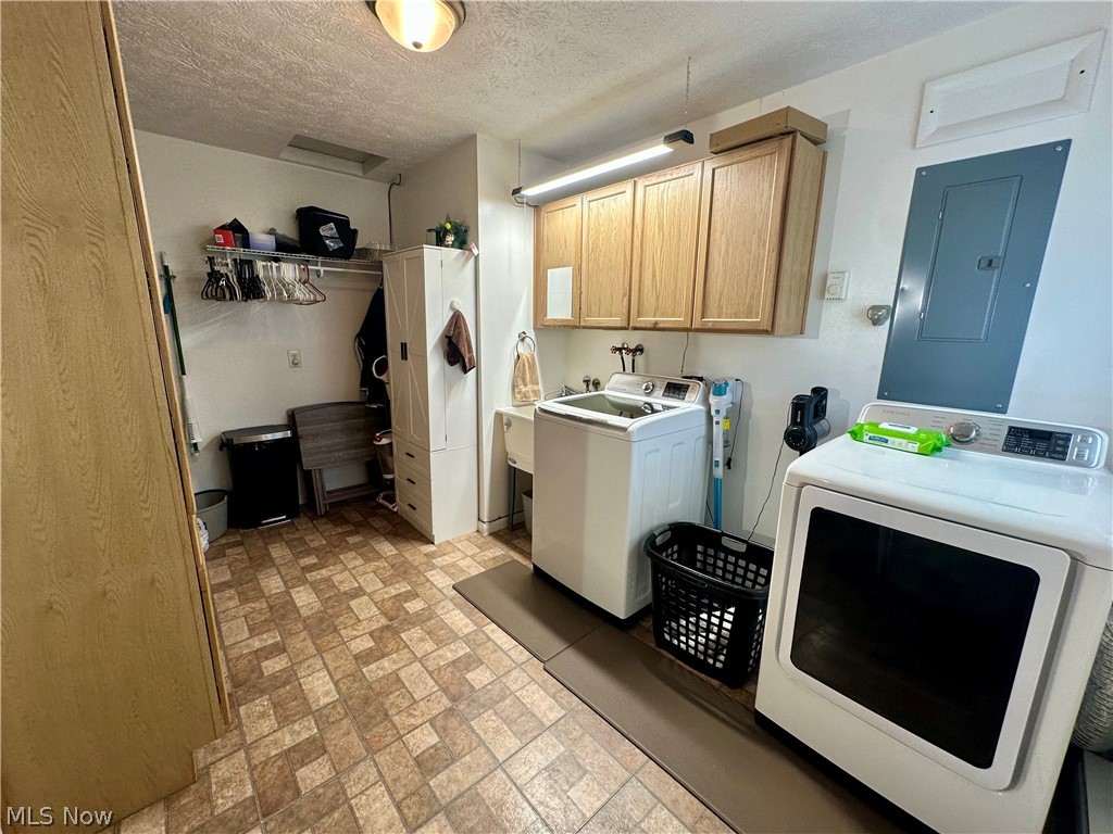 1298 Elberon Avenue Salem OH 44460