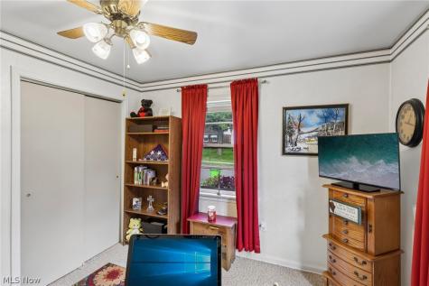 394 E Park Avenue Barberton OH 44203