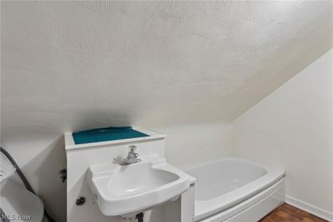 394 E Park Avenue Barberton OH 44203