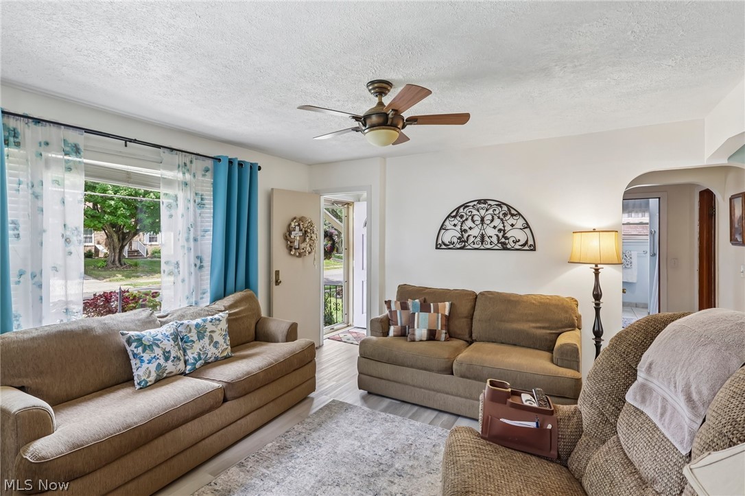 394 E Park Avenue Barberton OH 44203