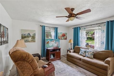 394 E Park Avenue Barberton OH 44203