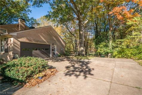 2221 Devonshire Drive NW Canton OH 44708