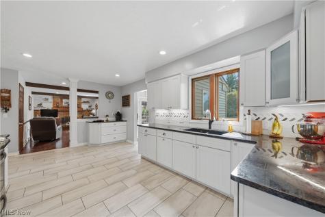 1068 Shelview Circle NW Uniontown OH 44685