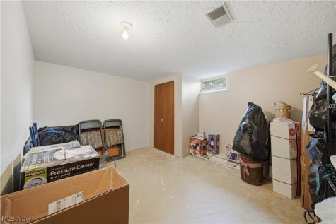 1068 Shelview Circle NW Uniontown OH 44685