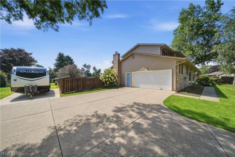 1068 Shelview Circle NW Uniontown OH 44685