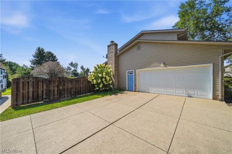 1068 Shelview Circle NW Uniontown OH 44685